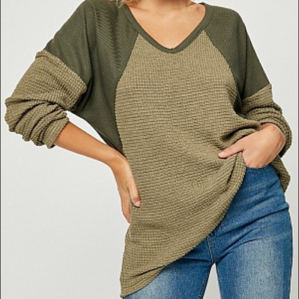 Hazel Color Block Top - Picture 2 of 3